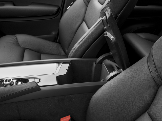 2017 Volvo XC90 Momentum