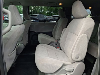2017 Toyota Sienna LE 7 Passenger