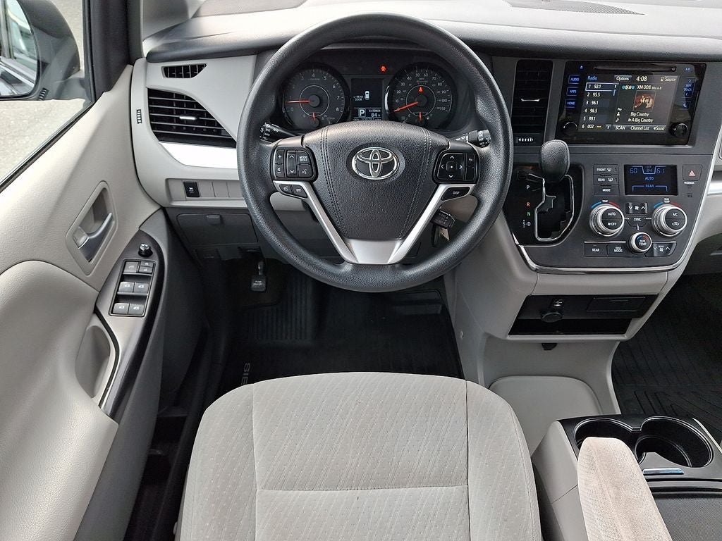 2017 Toyota Sienna LE 7 Passenger
