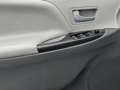2017 Toyota Sienna LE 7 Passenger