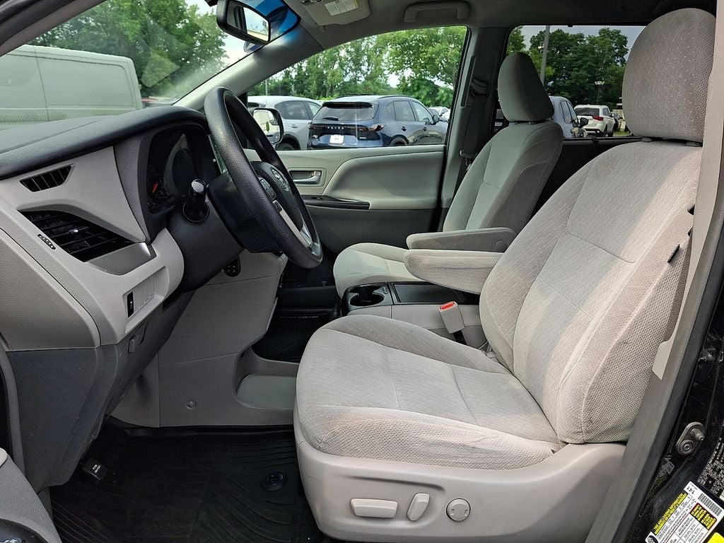 2017 Toyota Sienna LE 7 Passenger