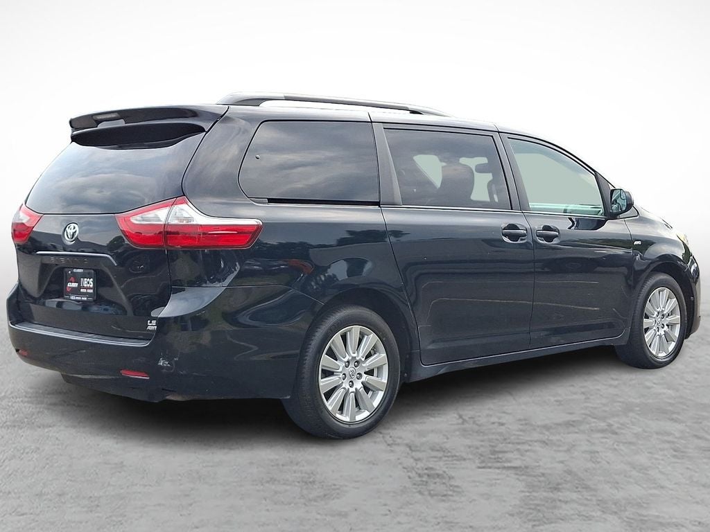 2017 Toyota Sienna LE 7 Passenger