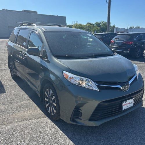 2020 Toyota Sienna LE 7 Passenger