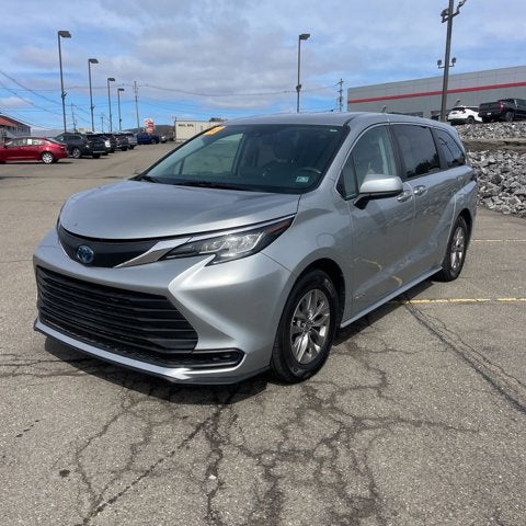 2021 Toyota Sienna LE