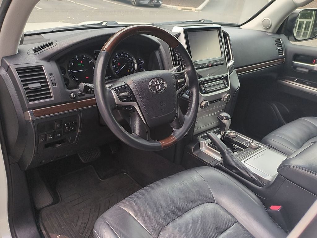 2016 Toyota Land Cruiser Base