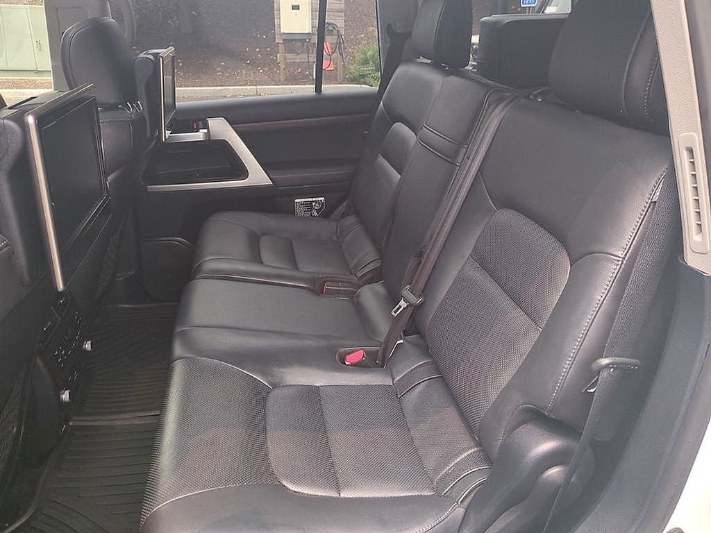 2016 Toyota Land Cruiser Base
