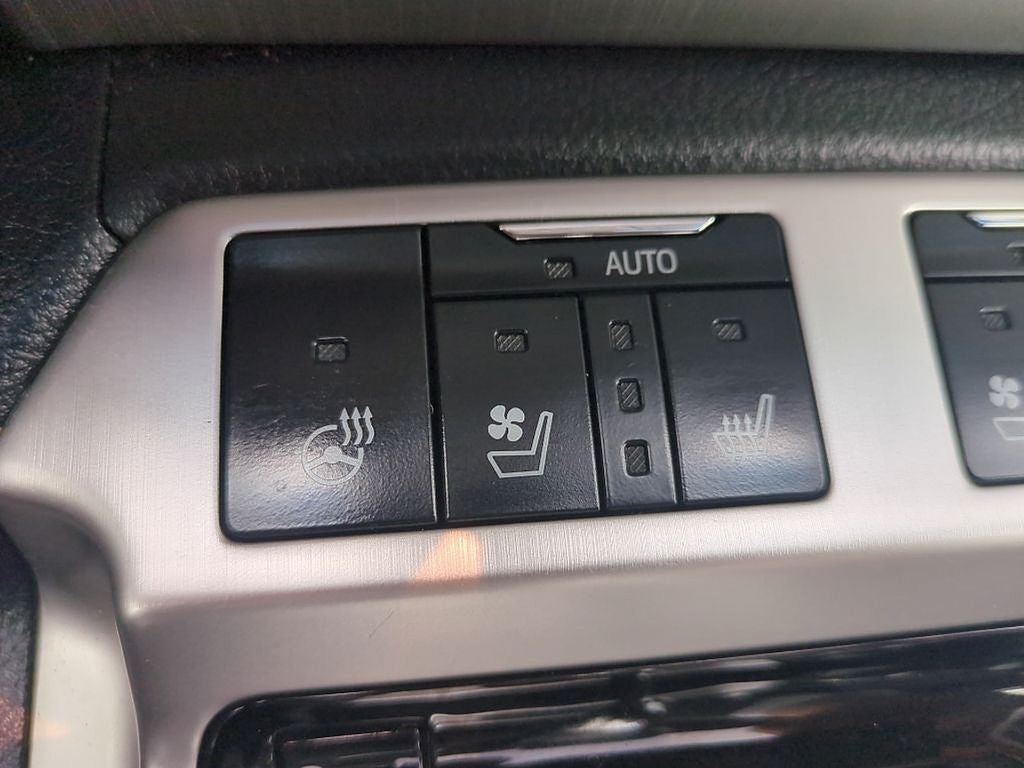 2016 Toyota Land Cruiser Base