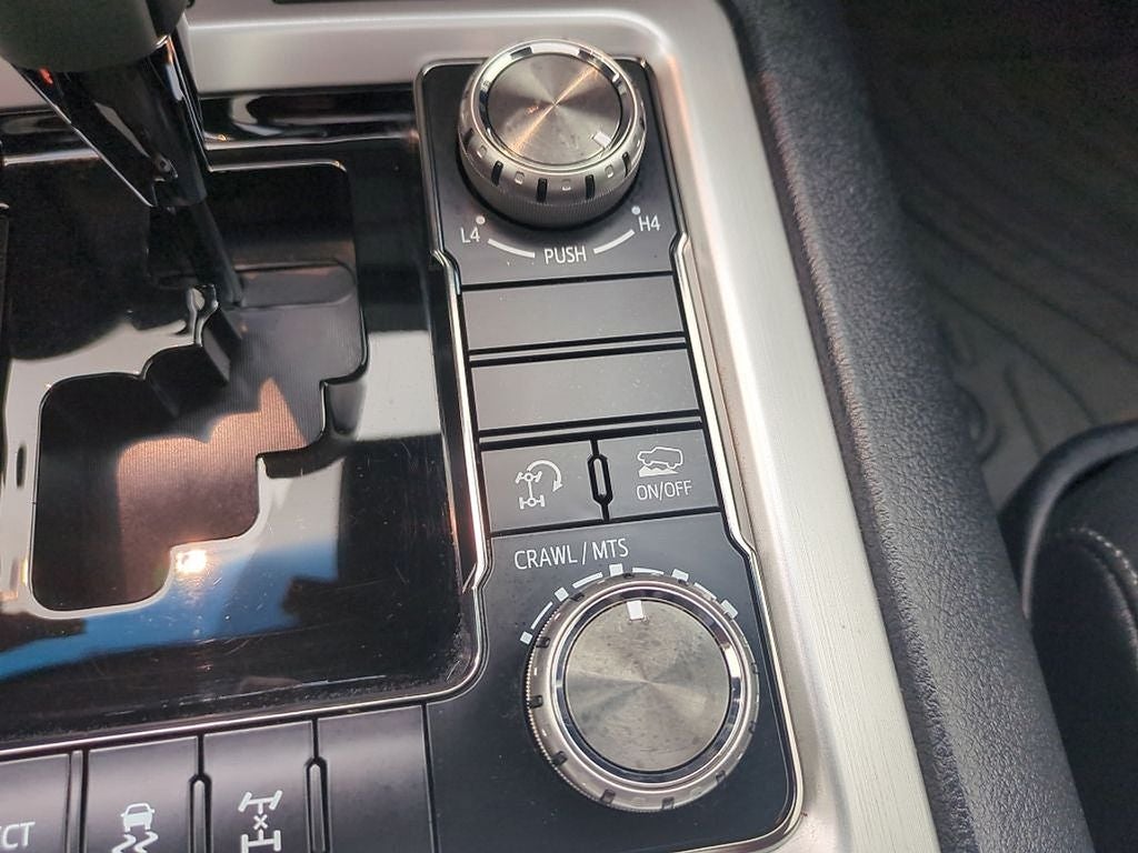 2016 Toyota Land Cruiser Base