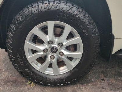 2016 Toyota Land Cruiser Base