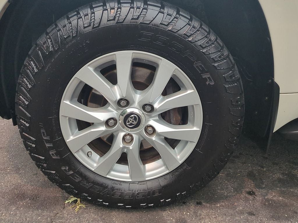 2016 Toyota Land Cruiser Base