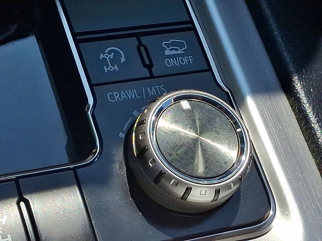 2016 Toyota Land Cruiser Base