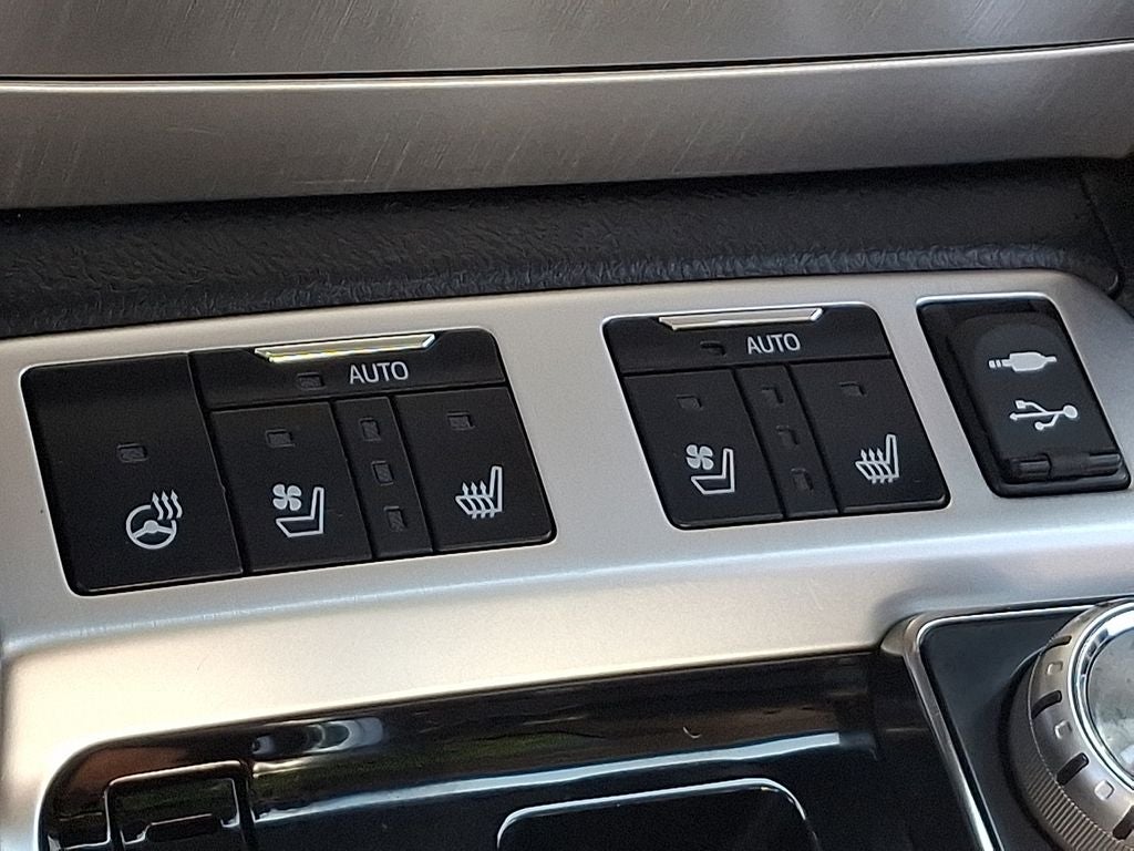 2016 Toyota Land Cruiser Base