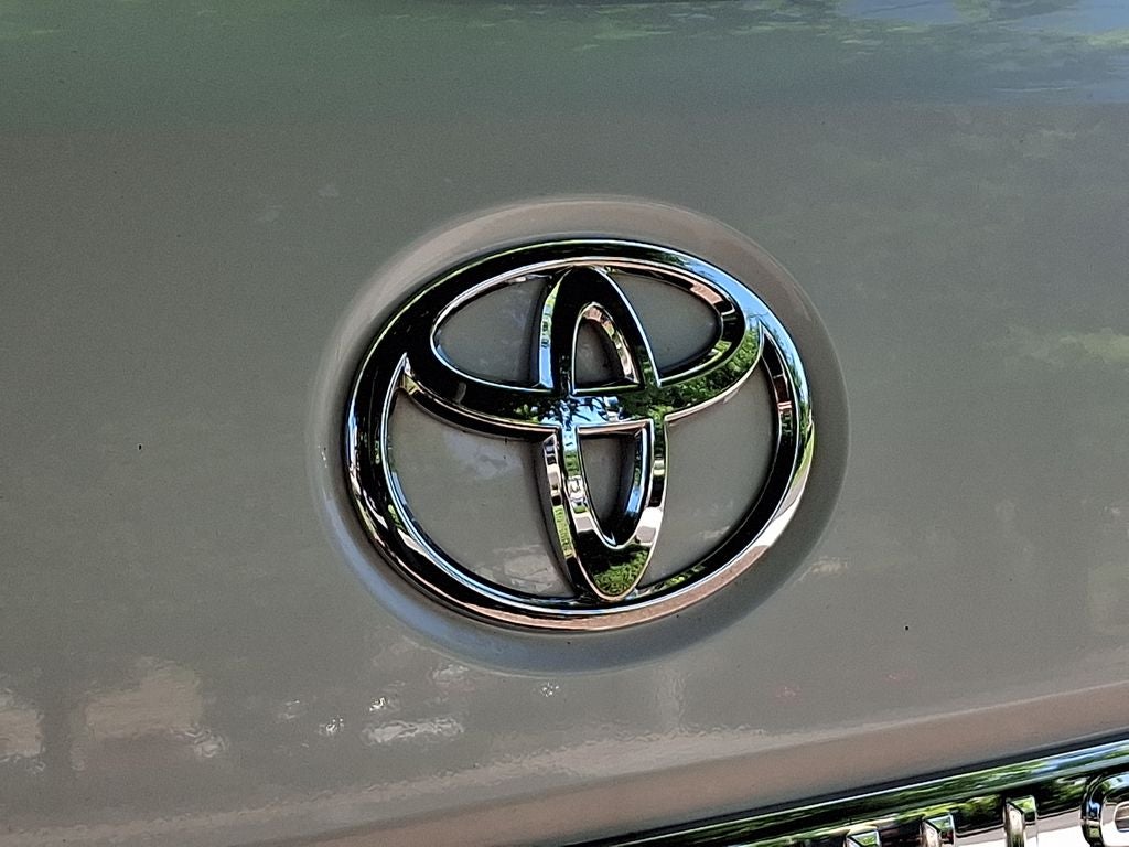 2016 Toyota Land Cruiser Base