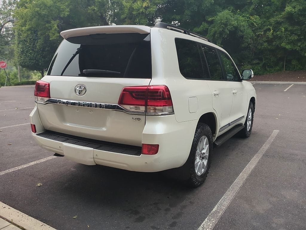 2016 Toyota Land Cruiser Base