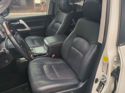 2016 Toyota Land Cruiser Base