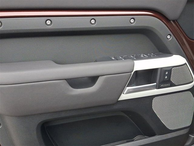 2024 Land Rover Defender X-Dynamic SE