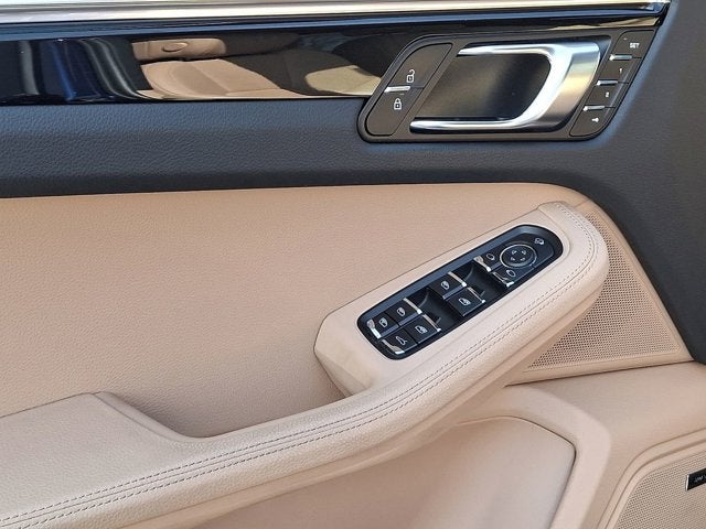 2022 Porsche Macan Base