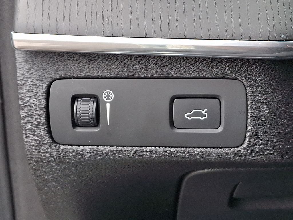 2020 Volvo XC90 T5 Momentum