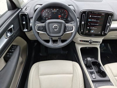 2022 Volvo XC40 Momentum
