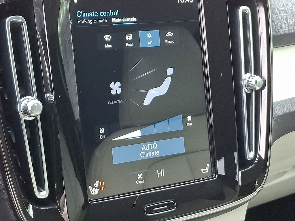 2022 Volvo XC40 Momentum