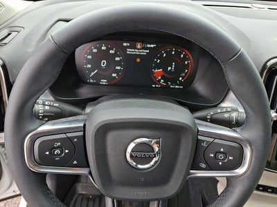 2022 Volvo XC40 Momentum