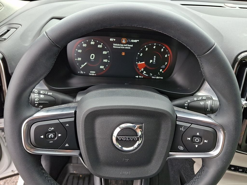 2022 Volvo XC40 Momentum