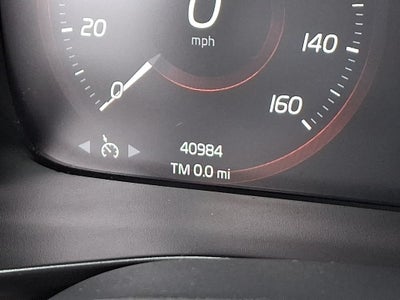 2022 Volvo XC40 Momentum