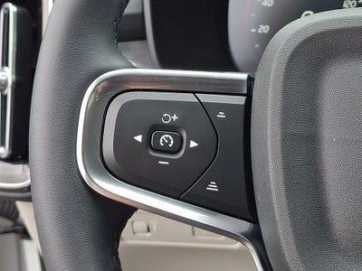 2022 Volvo XC40 Momentum