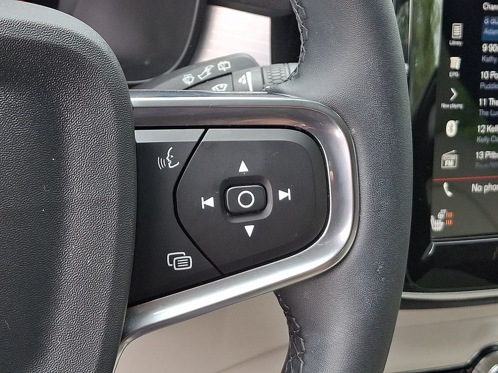 2022 Volvo XC40 Momentum