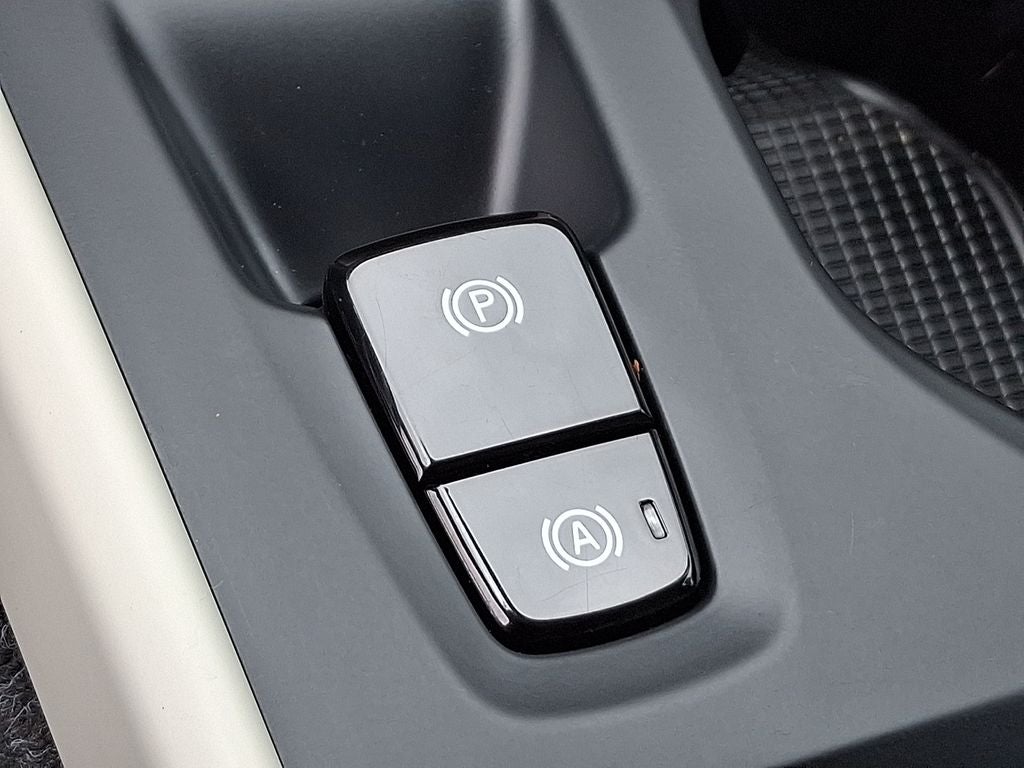 2022 Volvo XC40 Momentum