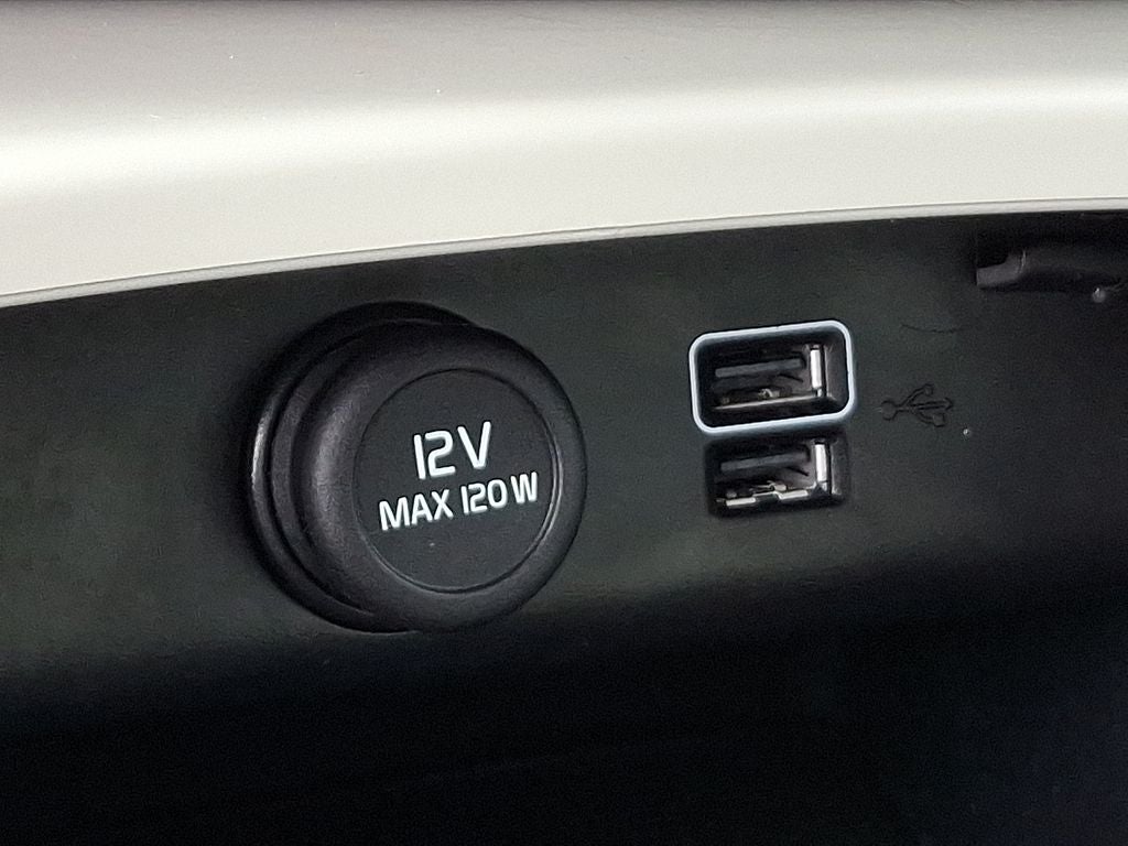 2022 Volvo XC40 Momentum