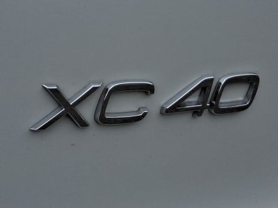 2022 Volvo XC40 Momentum