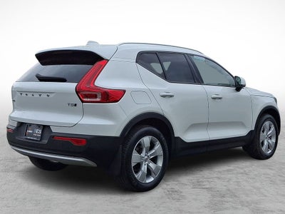 2022 Volvo XC40 Momentum