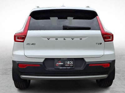2022 Volvo XC40 Momentum