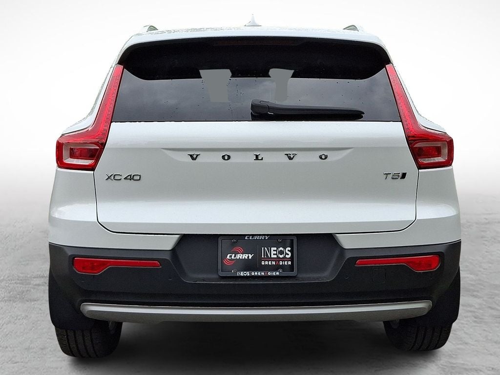 2022 Volvo XC40 Momentum