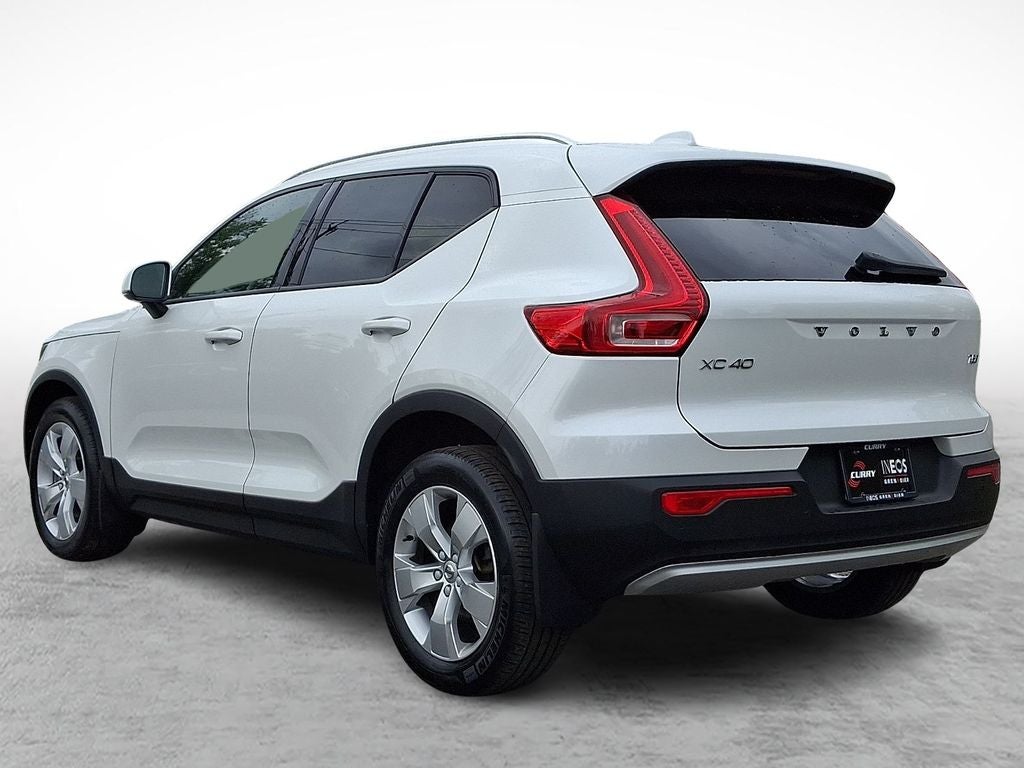 2022 Volvo XC40 Momentum