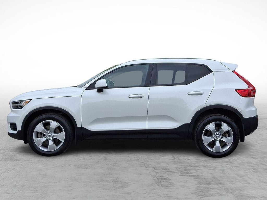 2022 Volvo XC40 Momentum