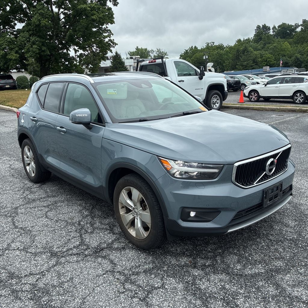 2022 Volvo XC40 Momentum