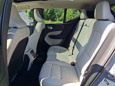 2022 Volvo XC40 Momentum