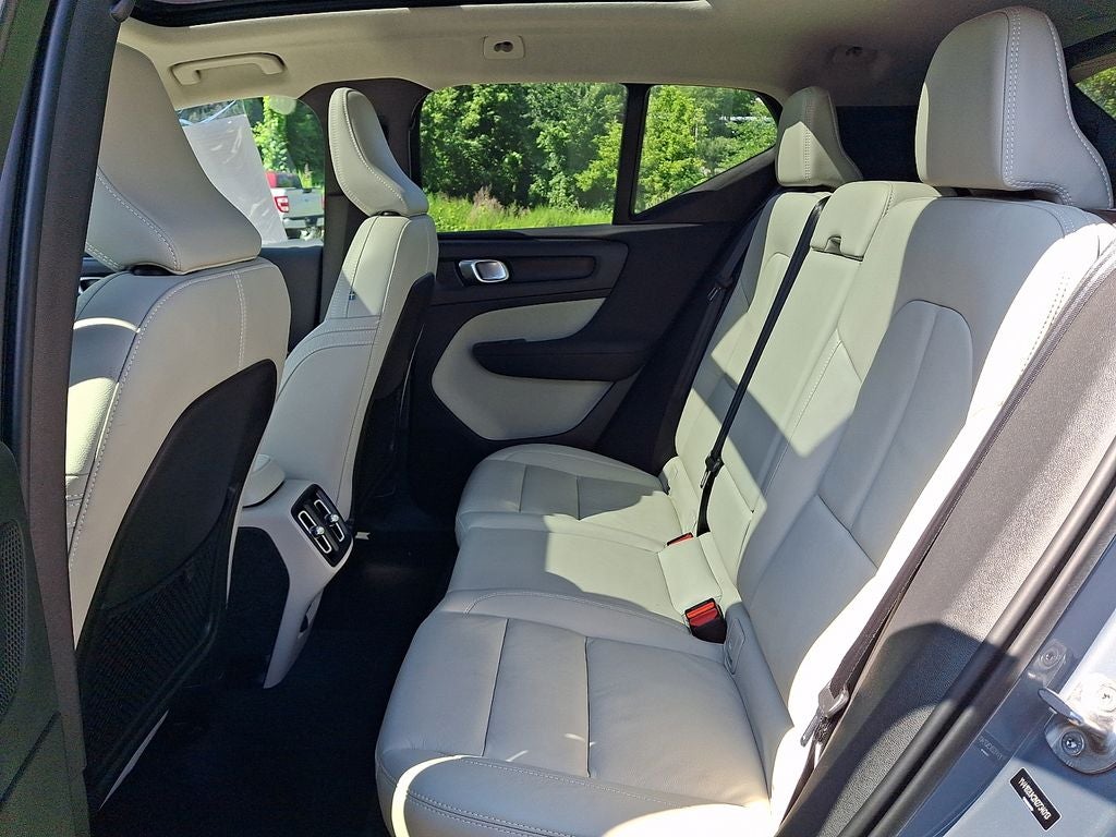 2022 Volvo XC40 Momentum