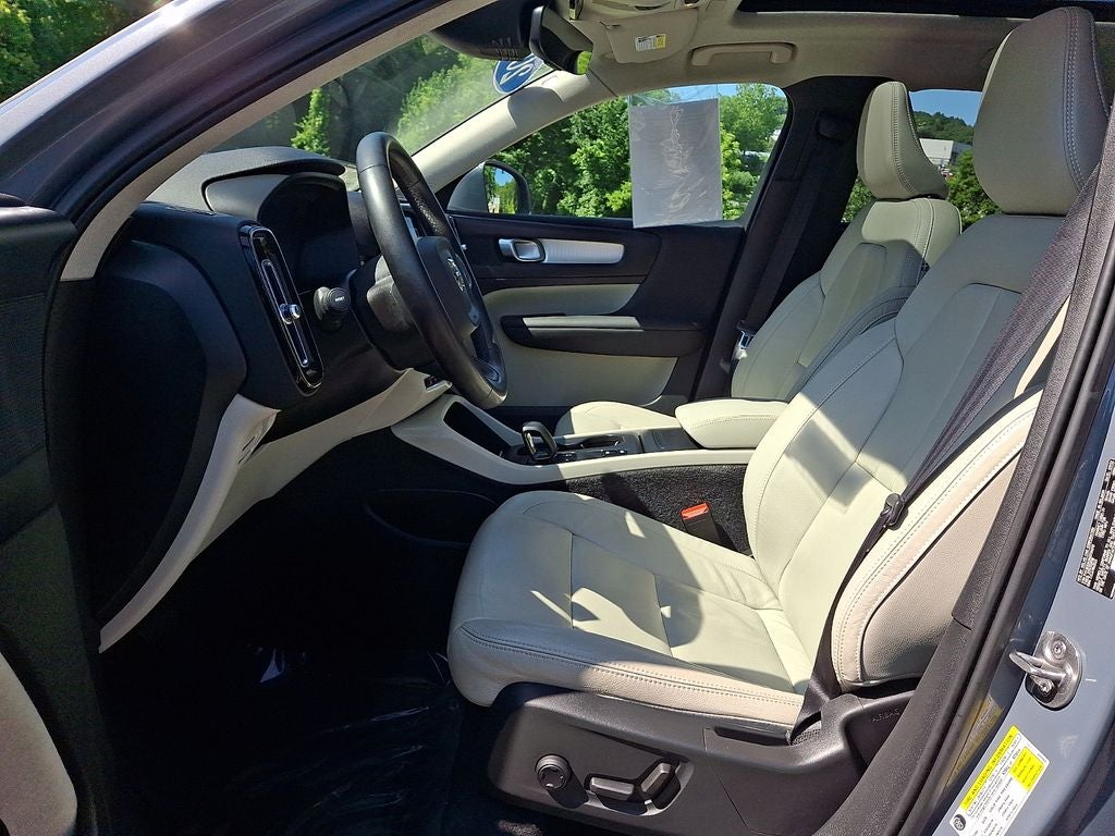 2022 Volvo XC40 Momentum