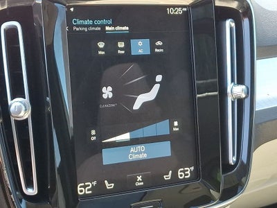 2022 Volvo XC40 Momentum