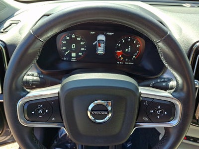 2022 Volvo XC40 Momentum