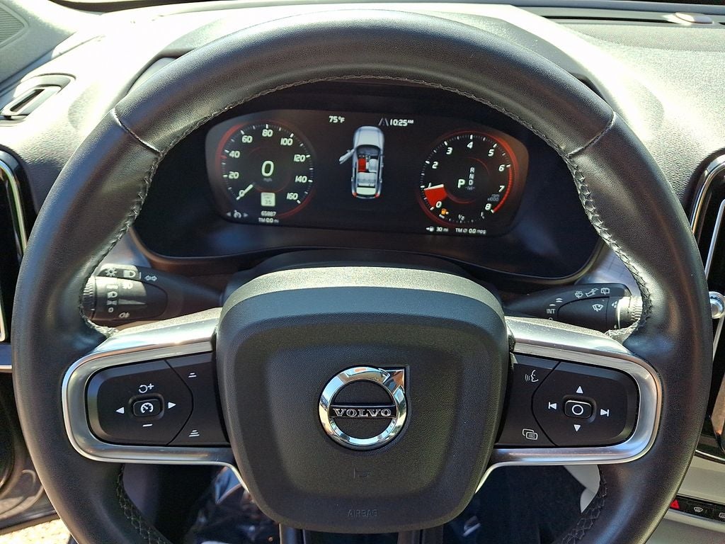 2022 Volvo XC40 Momentum