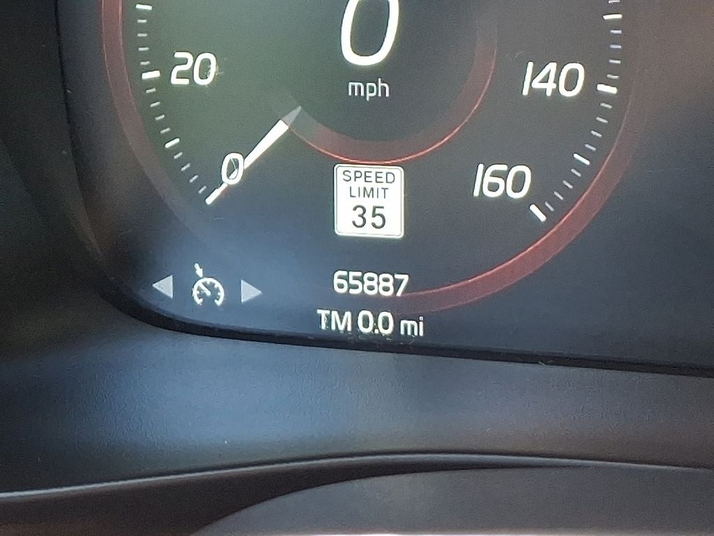 2022 Volvo XC40 Momentum