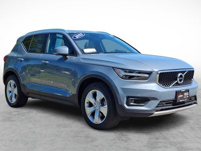 2022 Volvo XC40 Momentum