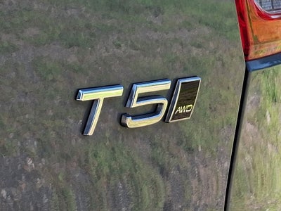 2022 Volvo XC40 Momentum