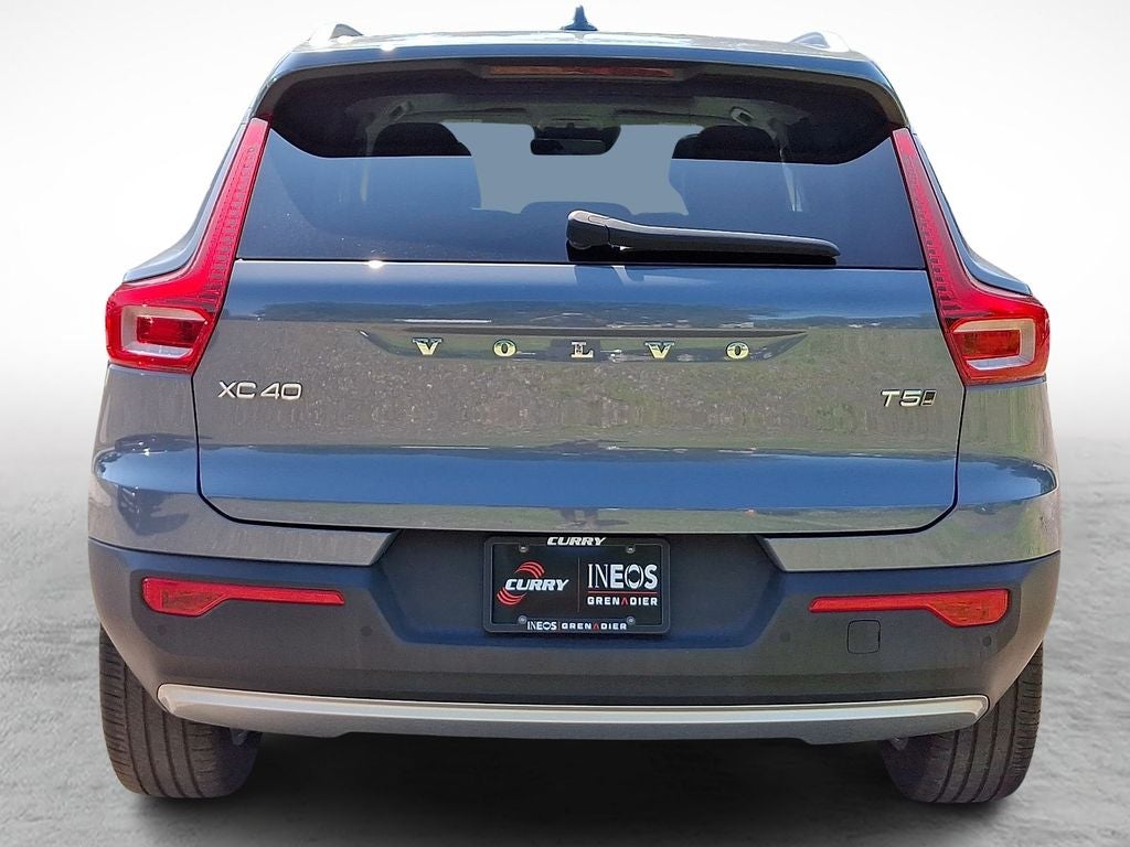 2022 Volvo XC40 Momentum