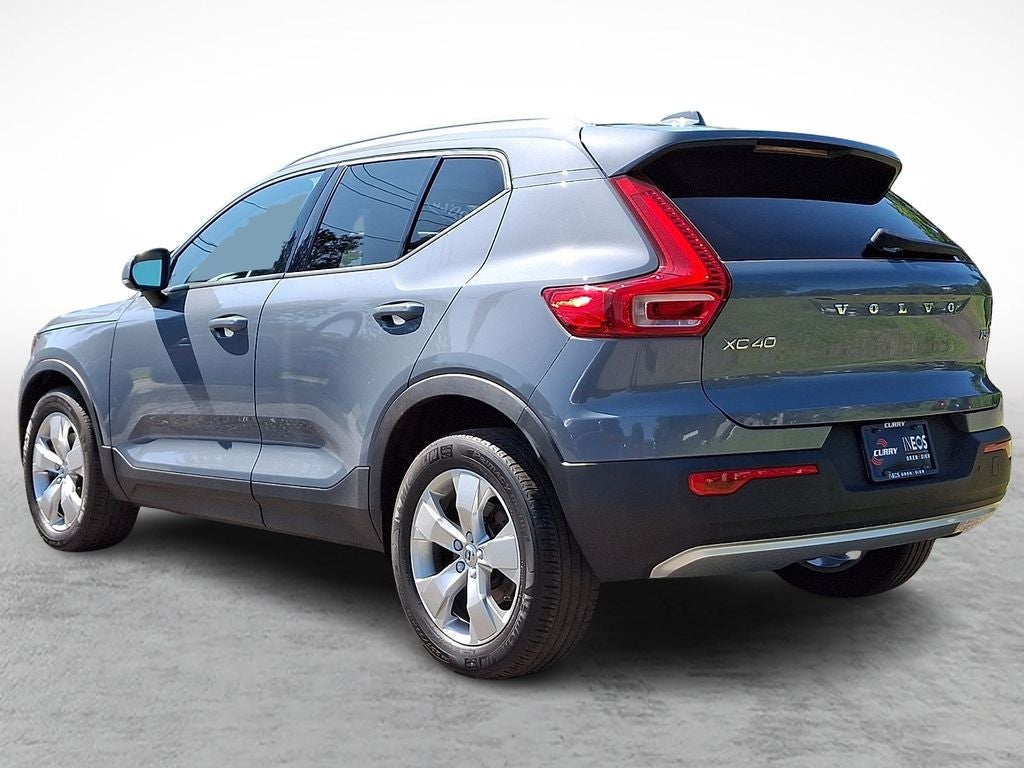 2022 Volvo XC40 Momentum