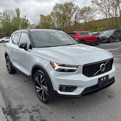 2022 Volvo XC40 R-Design